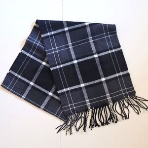 Black+white plaid scarf